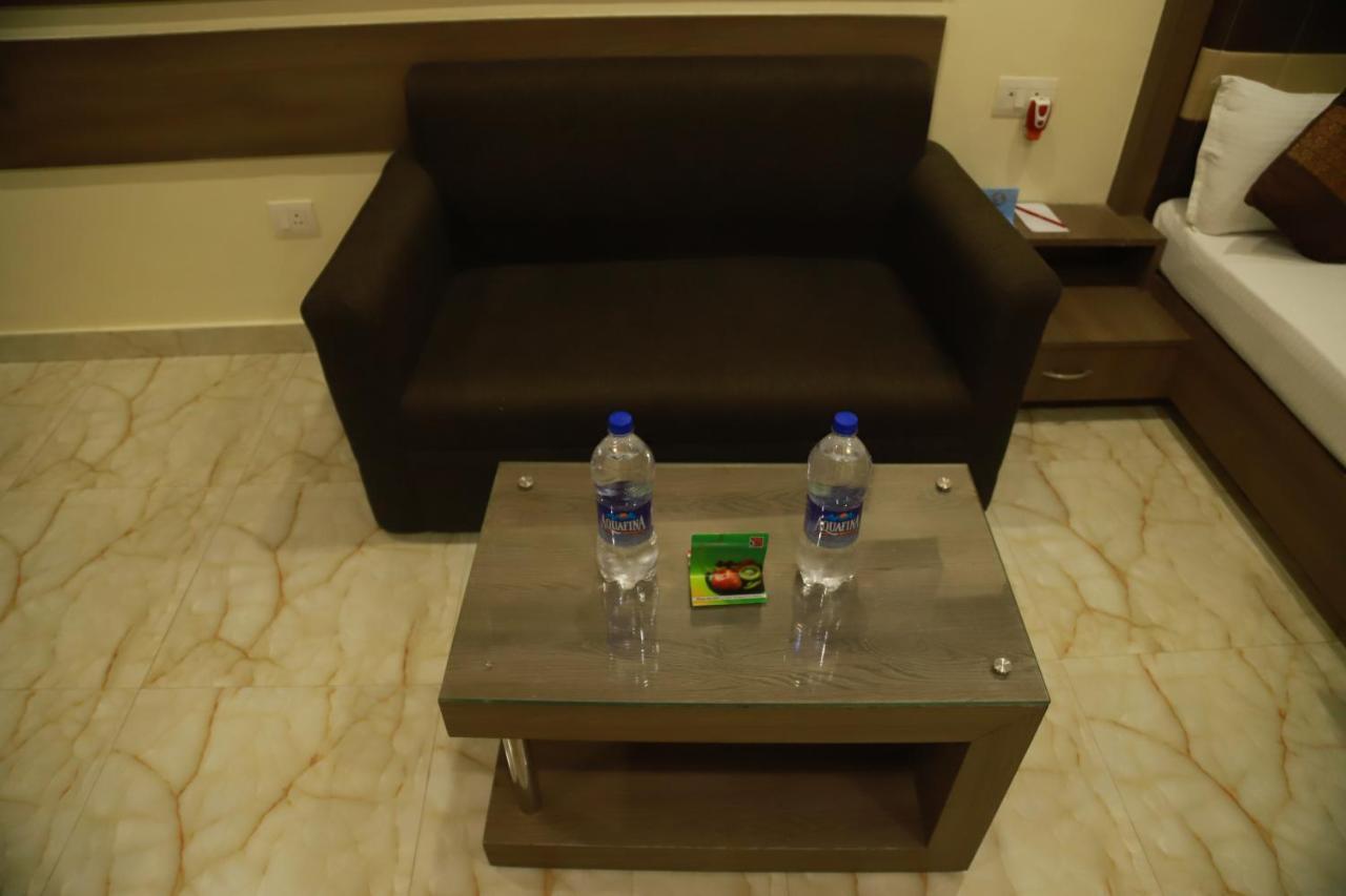 Hotel Sukhdeo Palace Гая Екстериор снимка