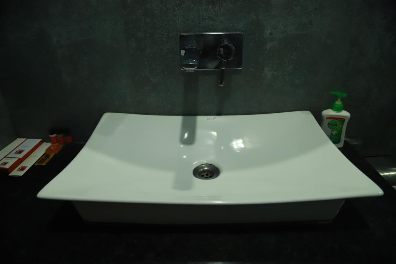 Hotel Sukhdeo Palace Гая Екстериор снимка