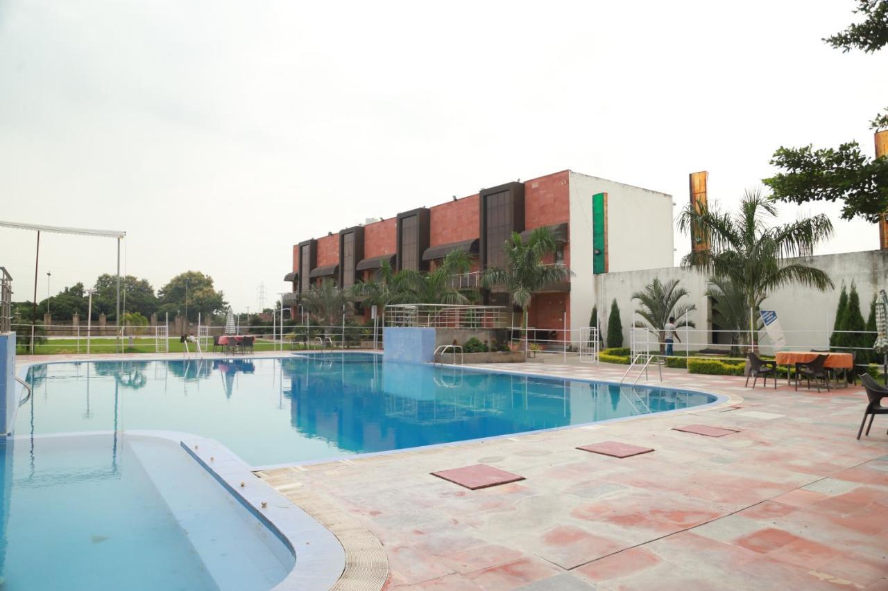 Hotel Sukhdeo Palace Гая Екстериор снимка