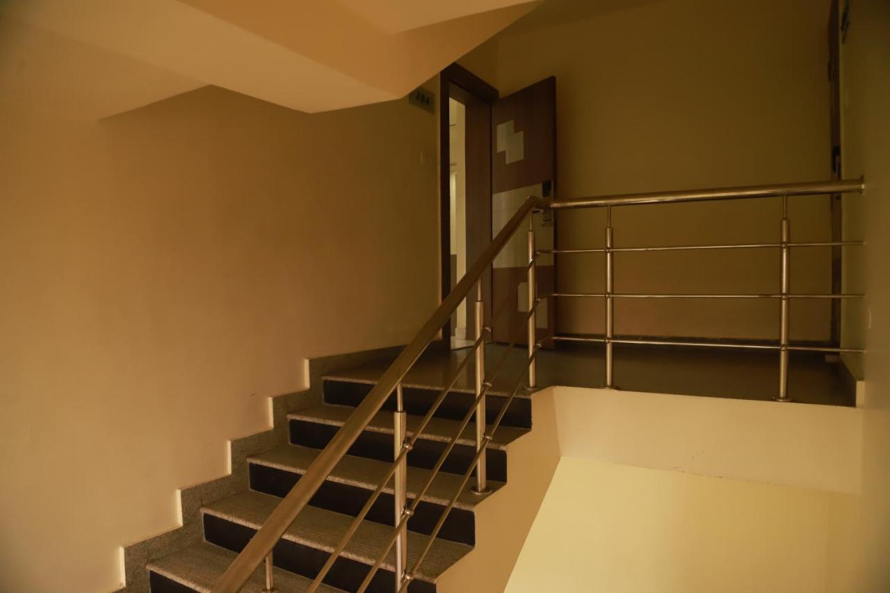 Hotel Sukhdeo Palace Гая Екстериор снимка