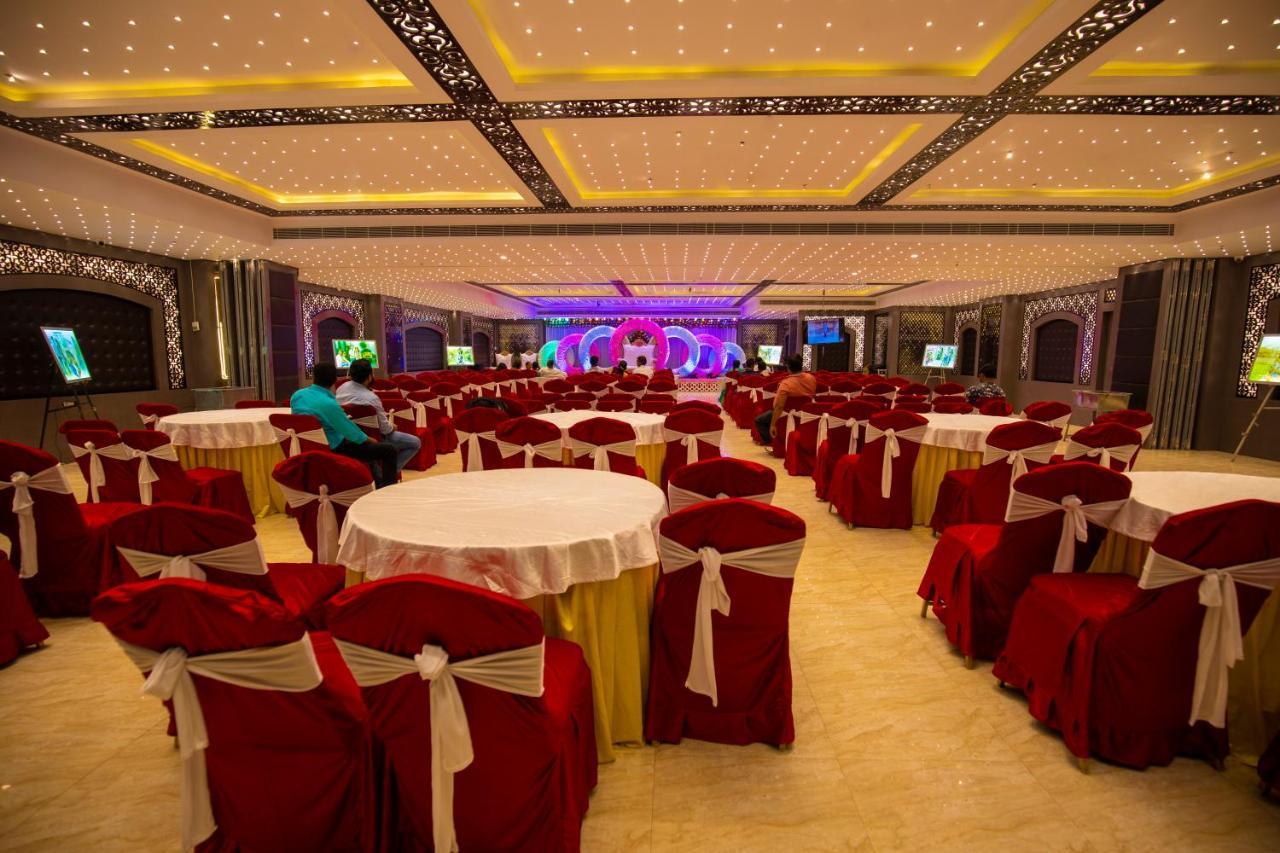Hotel Sukhdeo Palace Гая Екстериор снимка